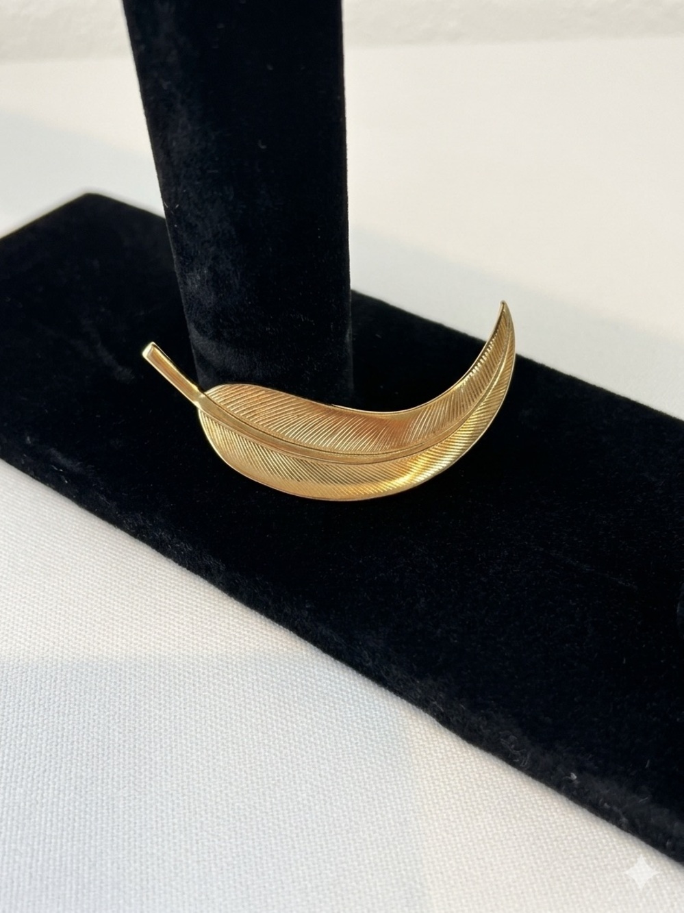 Vintage Brushed Gold Tone Leaf Spray Plume Brooch Pin Unsigned